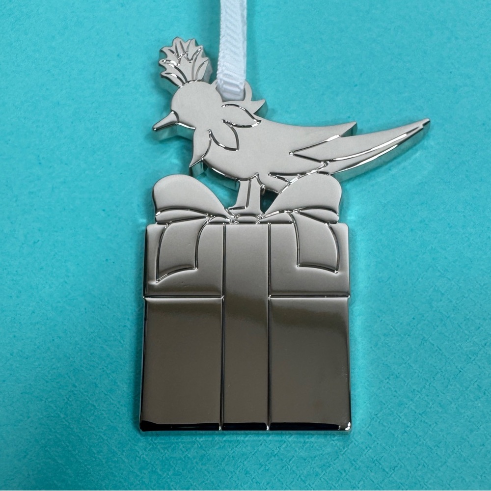 TIFFANY & CO Bird on Gift Silver Ornament - Limited Edition Holiday 2025